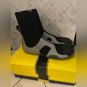 Men's Split-Toe Water Shoes - Black & Gray